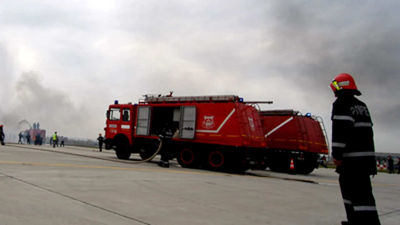 Buzău: Pericolul unei explozii pe DN 10, unde s-a răsturnat o cisternă cu combustibil, înlăturat