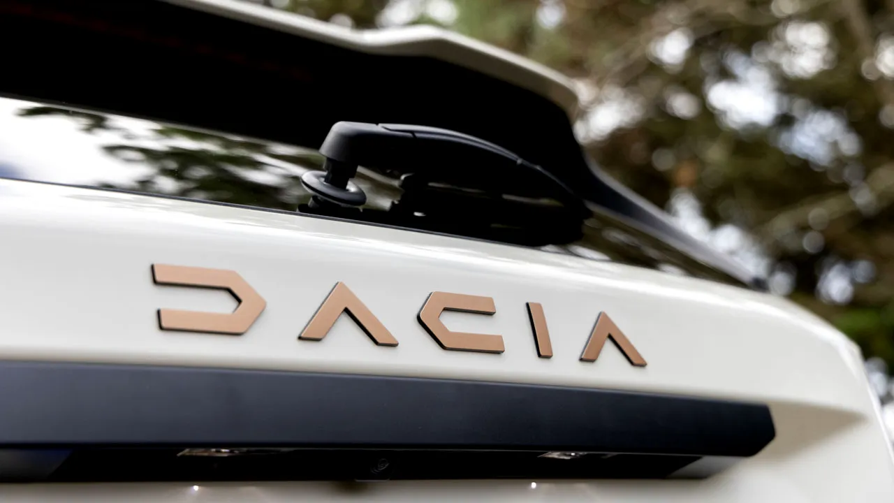 Guvernul României şi premierul vor folosi un singur brand, Dacia/Ciolacu: este bestială