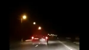 Poliţist filmat în timp ce circula haotic cu maşina în trafic. Cum a fost sancţionat. VIDEO