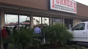 Cozi la magazinele de arme din Statele Unite. Motivele pentru care americanii se tem în aceste zile