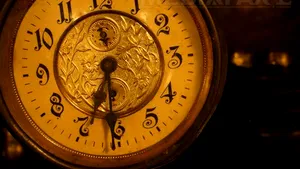 România trece la ora de vară. Noaptea de sâmbătă spre duminică va fi mai scurtă