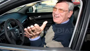 Emeric Ienei vine la Steaua doar dacă vine Piţurcă