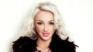 Alexandra, fiica prezicătoarei Carmen Harra, pe coperta Playboy din octombrie