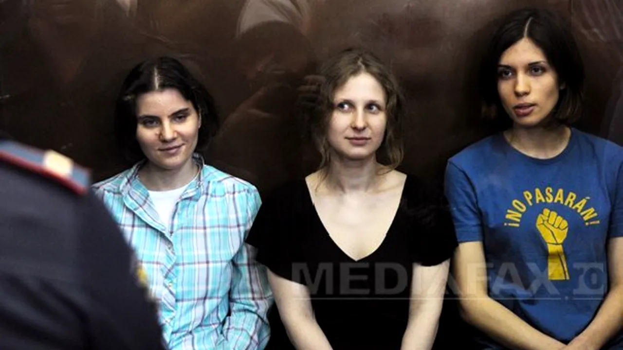 Două membre ale trupei Pussy Riot au fugit din Rusia