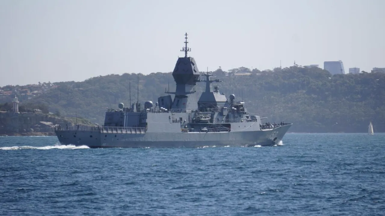 O fregată din Flota Mării Negre a Rusiei a tras focuri de armă către un iaht britanic