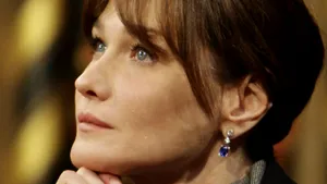 Columbia: Proteste faţă de textul unui cântec compus de Carla Bruni (Video)