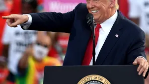 Cadourile lui Trump pentru Biden: burse la maxim, un dolar mai slab, tone de datorii