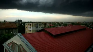 Cod galben de ploi şi vijelii în Bucureşti şi 19 judeţe din jumătatea de est a ţării