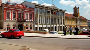 FOCUS: Afişe electorale răzleţe la Arcuş, în Covasna, unii localnici se întreabă ce se votează