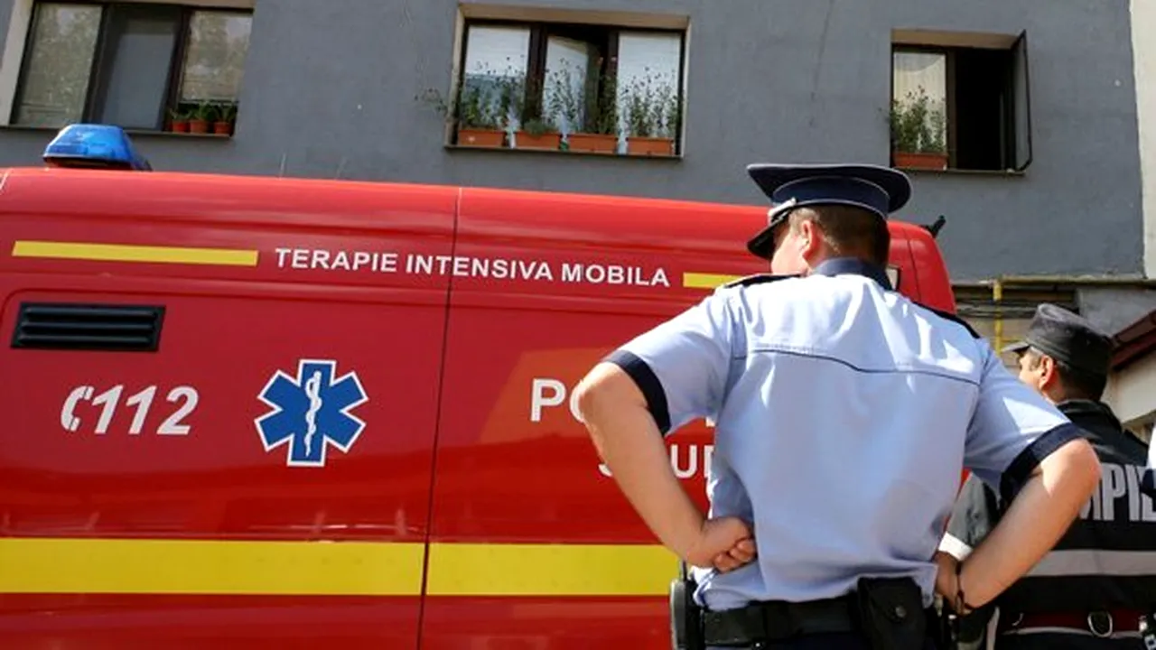 Un băiat de 15 ani a fost salvat după ce a rămas blocat între două blocuri mai mult de o oră