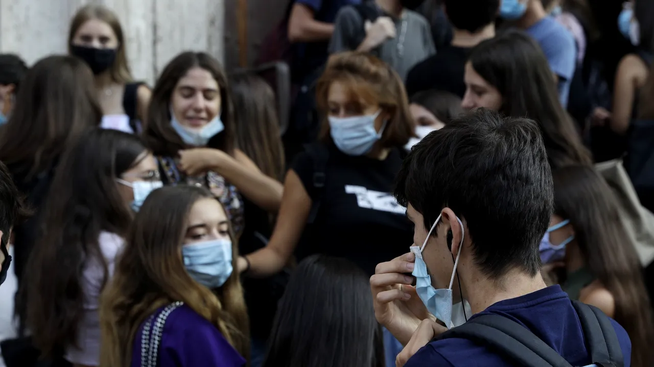 Ministrul Educaţiei: Jumătate dintre elevii depistaţi cu Covid-19 sunt din judeţele Cluj, Arad şi municipiul Bucureşti