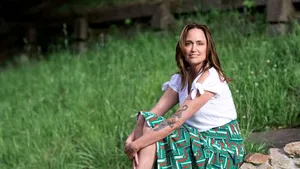 Fondatoarea unui iubit lanţ de îmbrăcăminte pentru femei a fost în trecut iubita unui TRAFICANT de arme