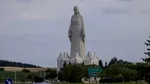 Cea mai înaltă statuie a Fecioarei Maria din Europa a fost inaugurată cu elicoptere și petale de trandafiri