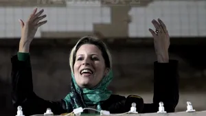 Fiica lui Muammar Kadhafi susţine că tatăl său luptă pe teren, în Libia