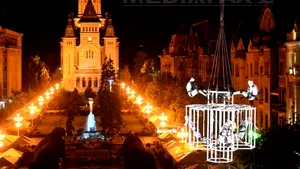 REPORTAJ: Acrobaţii aeriene, muzică live şi o lume de poveste, în 