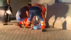 O femeie a născut pe trotuar pentru că nu ar fi fost primită în spital. Rafila trimite Inspecţia Sanitară la Urziceni