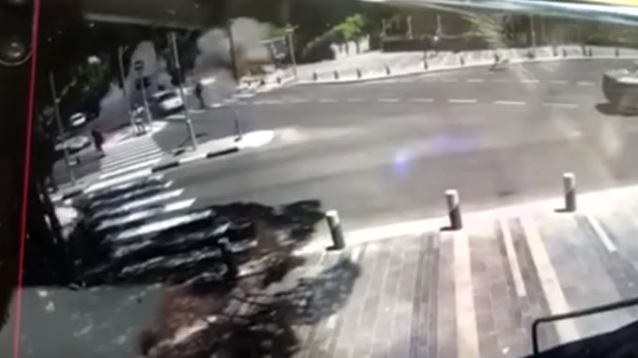 Alertă în oraşul israelian Haifa: Un vehicul-capcană a explodat/ Două persoane, rănite grav | VIDEO