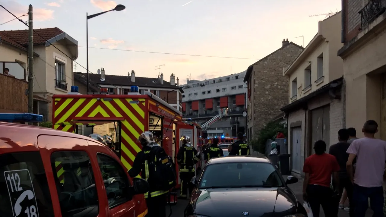 Un nou atac în Paris: Cel puţin 12 persoane, rănite într-un restaurant din Paris, după explozia unei bombe artizanele