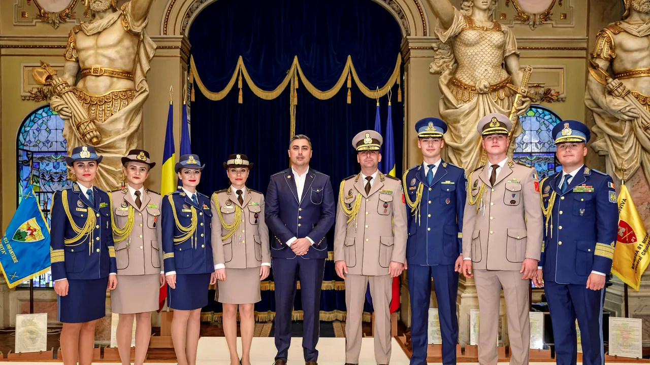 Noile propuneri de uniforme pentru militarii români, prezentate de Ministerul Apărării. Acestea au fost create de un celebru designer | FOTO, VIDEO