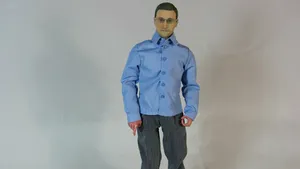 Păpuşa Edward Snowden, pusă în vânzare în SUA. Ce preţ are jucăria - VIDEO