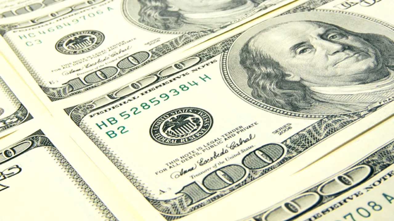 Leul a coborât la un nou minim faţă de dolar, de 4,0228 unităţi