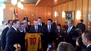 Hagi i-a făcut cadou preşedintelui Turciei un tricou cu numărul 10