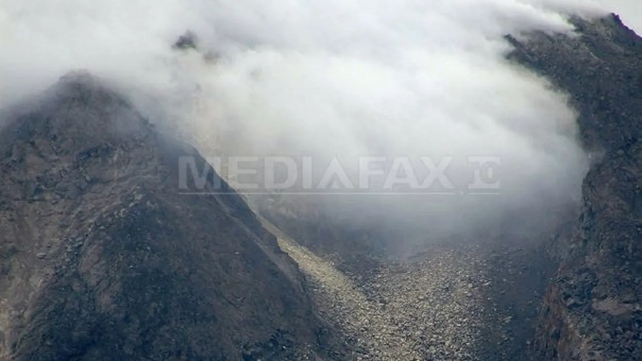 Erupţia vulcanului Merapi din Indonezia este iminentă. 3000 de persoane au fost evacuate