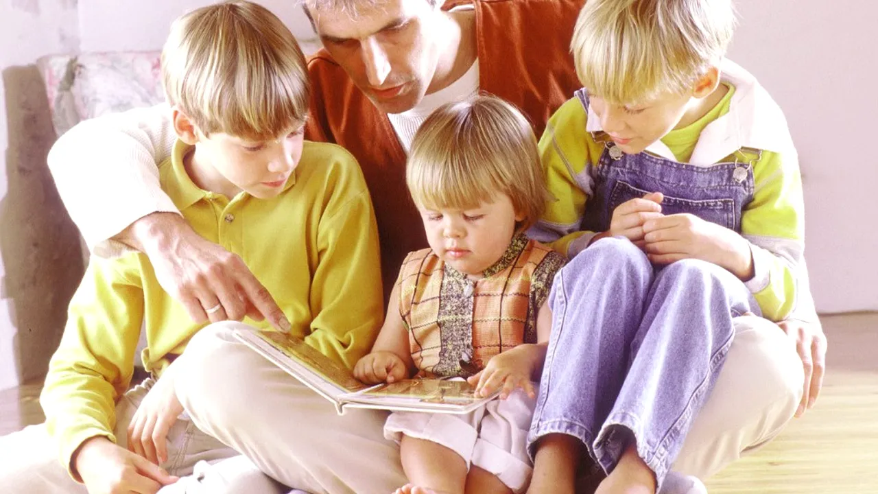 Câţi părinţi citesc zilnic copiilor? Temele de lectură preferate