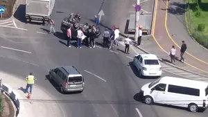 Accident demn de o cascadorie. Soţia unui poliţist din Galaţi - profesoară - aflată în stare de ebrietate, s-a răsturnat cu maşina în intersecţie