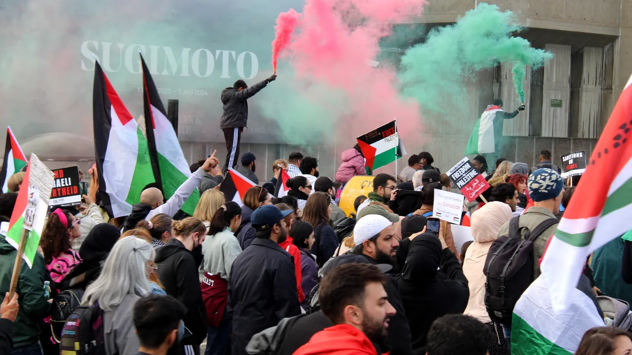 Arestări la manifestaţia pro-palestiniană de la Londra. La eveniment participă mii de oameni