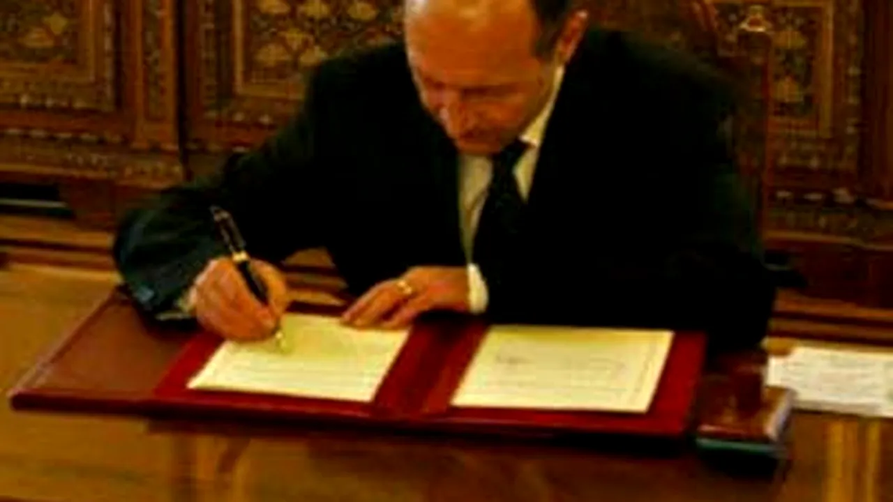 Preşedintele Băsescu l-a numit pe Petre Lăzăroiu în funcţia de judecător la CC