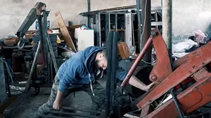 Un actor român de stand-up comedy a făcut bani prin YouTube, filmându-se când făcea sport