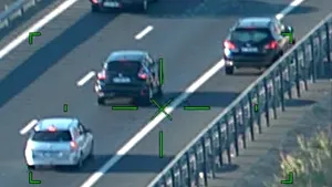 Şoferi aflaţi pe banda de urgenţă a A2, pedepsiţi cu ajutorul imaginilor din elicopterul Poliţiei