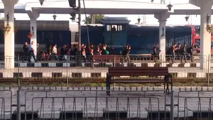 Încă un grup de migranţi a coborât în gara din Timişoara. Poliţia face verificări / Duminică dimineaţă, zeci de imigranţi care circulau cu trenul Bucureşti – Budapesta au fost preluaţi de poliţiştii timişoreni