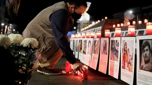 Lanţ uman. Marş în memoria victimelor Colectiv, sâmbătă, în Capitală