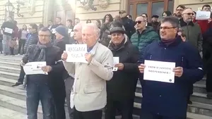 Protest al comunităţii academice faţă de OUG 7, la universitatea unde Tudorel Toader este rector autosuspendat: Nu ne eşti model