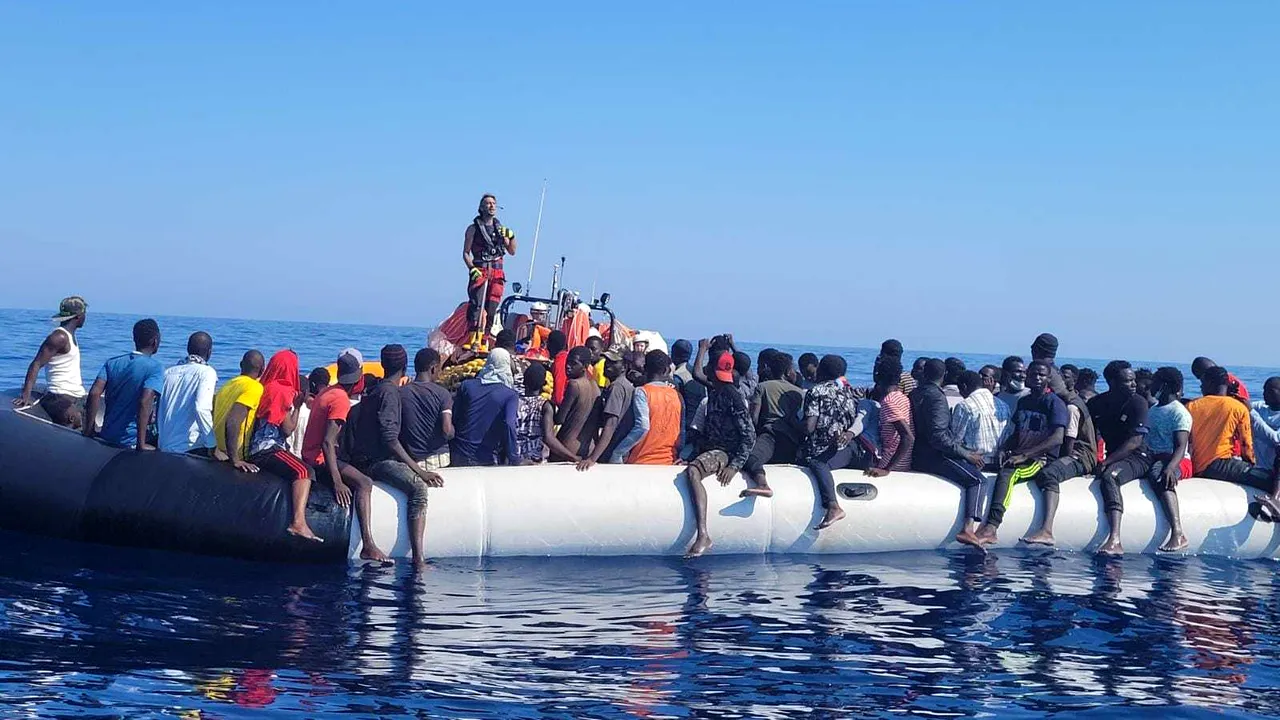 Aproape 700 de migranţi au fost salvaţi în largul coastelor italiene. Fluxul de persoane care traversează Mediterana este în creştere