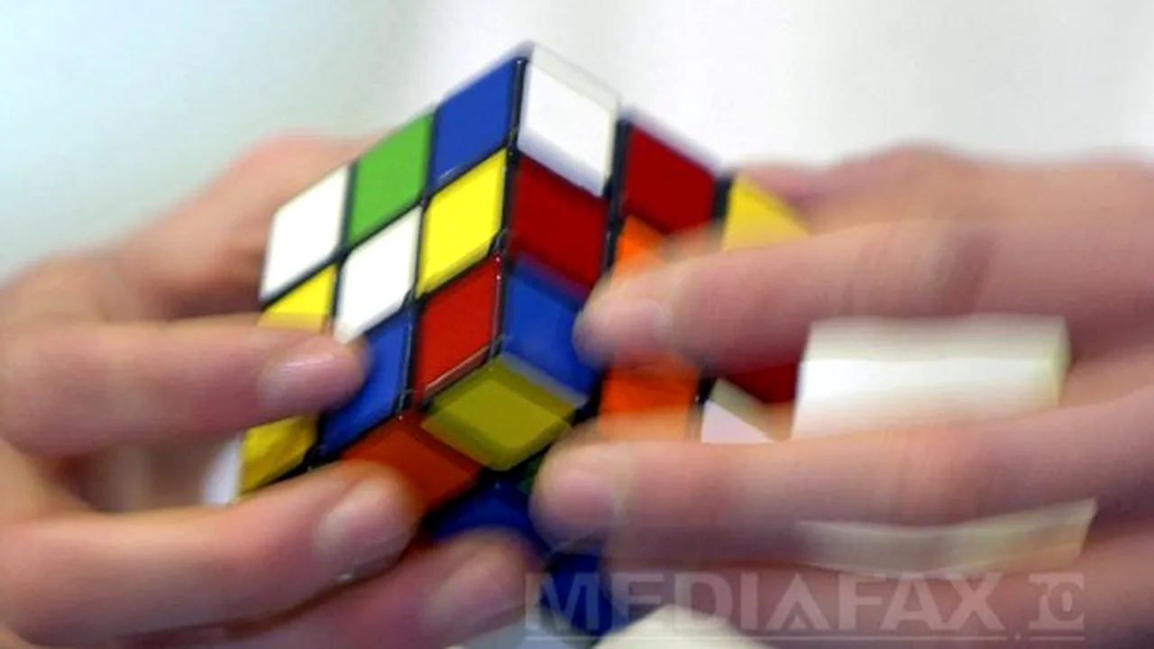 RECORD MONDIAL pentru rezolvarea unui cub Rubik: 5,25 secunde - VIDEO