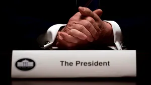 Cum a fost posibil ca Trump, un germofob declarat, să se infecteze?
