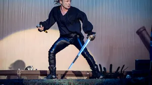 Fosta soţie a legendarului vocalist Bruce Dickinson de la ”Iron Maiden” a murit în condiţii suspecte la numai 58 de ani!