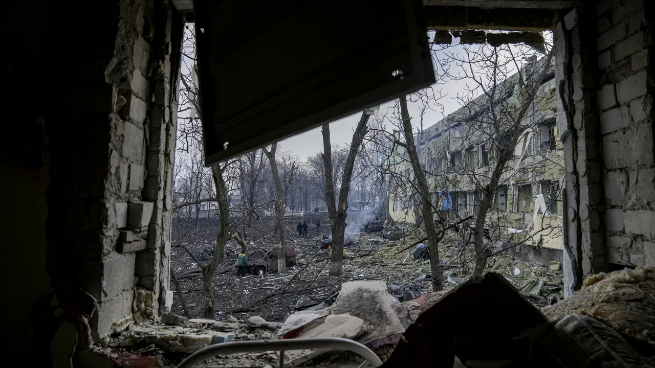 Imagini cu civili morţi pe stradă în Mariupol, pe reţele de socializare în Ucraina