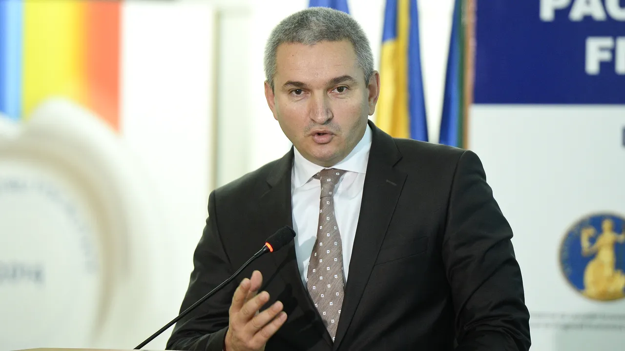 Are un salariu de 10-15.000 de euro pe lună şi ia decizii pentru milioane de români. Cine este Nicu Marcu, „Isărescul” pieţei financiare