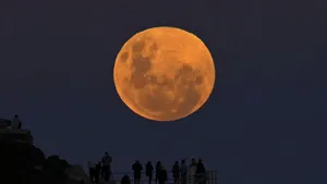 Ce este Luna floriilor? În curând va urma Luna căpşunilor.  Fenomene astronomice la care vom asista în acest an 