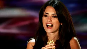 Penelope Cruz, actriţă-designer în numărul din ianuarie al revistei The ONE