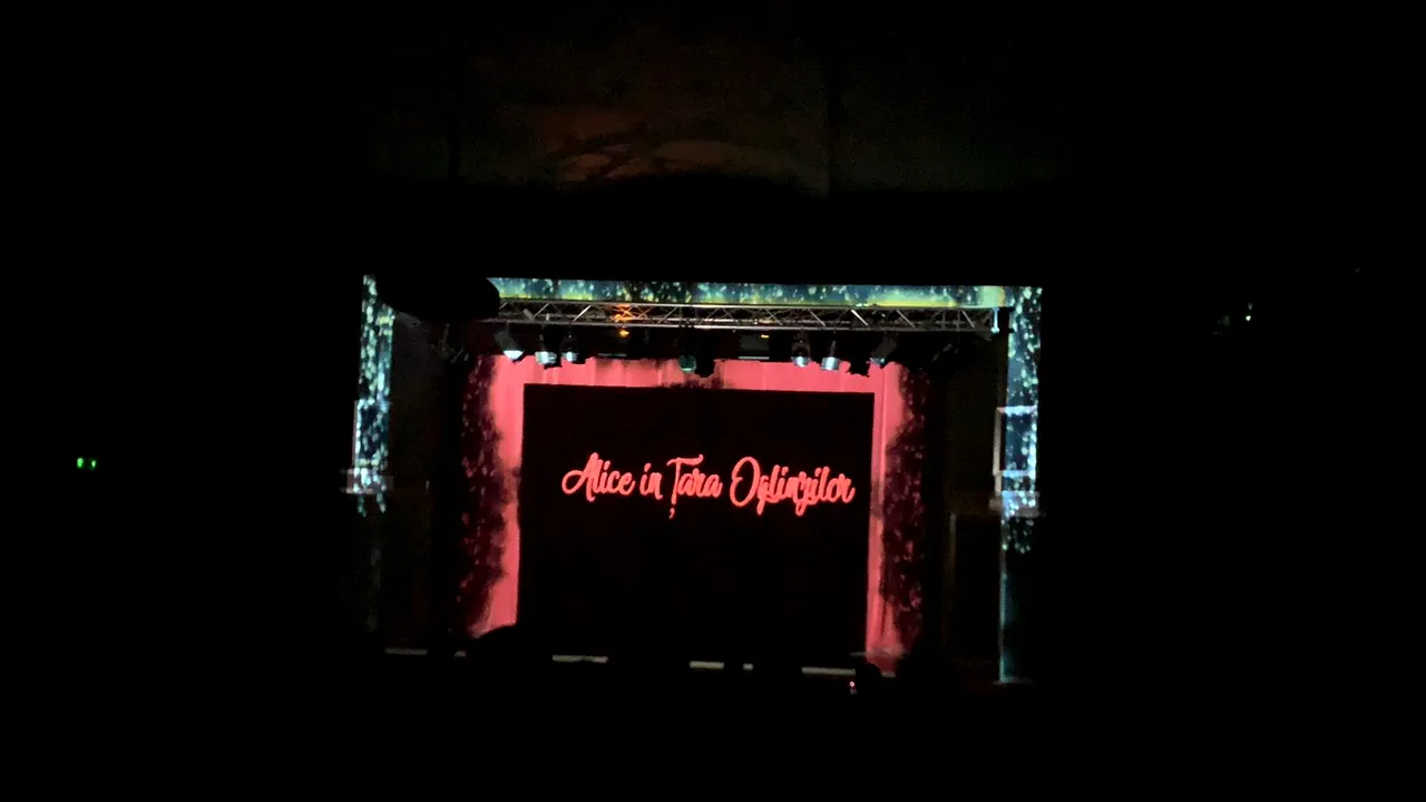Alice în Ţara Oglinzilor a deschis stagiunea după 7 luni de pauză la Teatrul de Copii şi Tineret din Constanţa