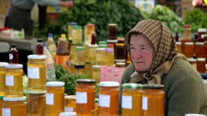 Pieţele rămân deschise. Oros: Sunt singurele locuri unde producătorii locali îşi pot vinde mărfurile