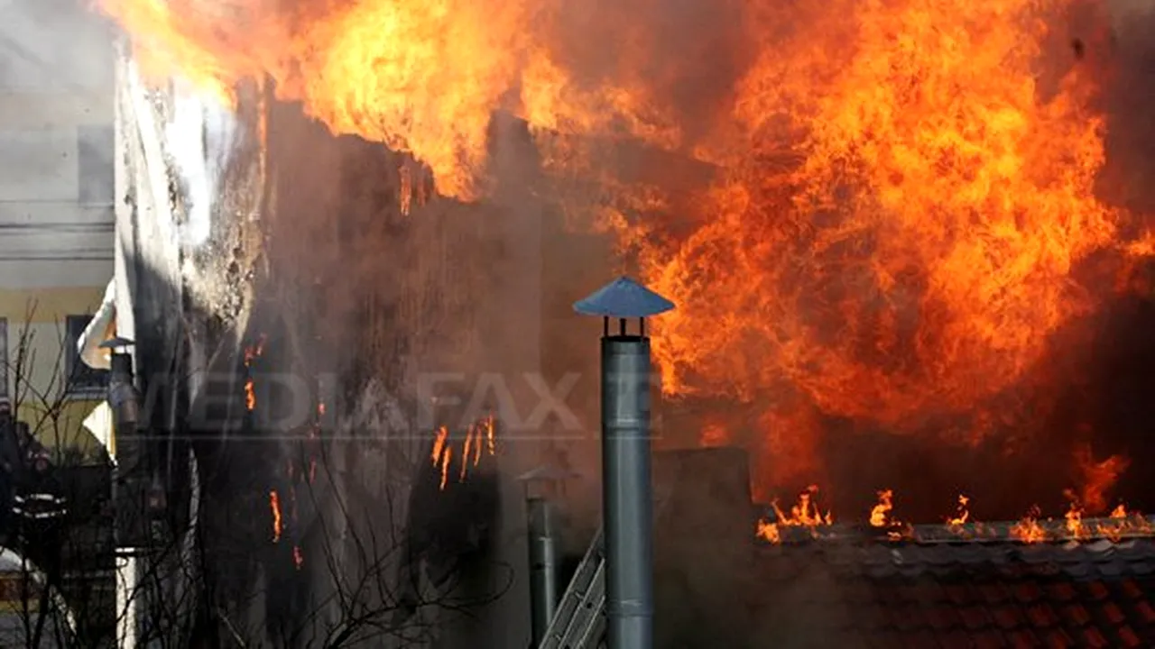 Incendiu puternic într-un restaurant din complexul studenţesc din Timişoara, stins după aproximativ două ore - FOTO