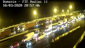 Cozi kilometrice la Vama Nădlac II. Românii aşteaptă zeci de minute să intre în ţară / Celulă de criză la MAI, pentru gestionarea numărului mare de persoane de la graniţa de Vest 