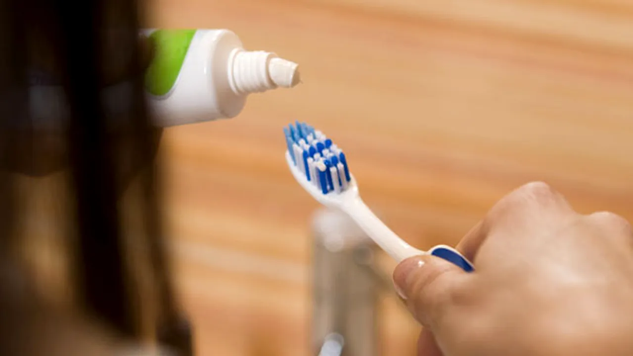Marea Britanie a decis interzicerea microbilelor exfoliante din produsele de îngrijire