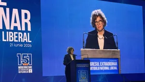 Oana Gheorghiu îi răspunde ironic lui Rareș Bogdan de pe scena Congresului PNL: „Sistemul oengist, sorosist, globalist și neomarxist a venit să pună stăpânire pe PNL”